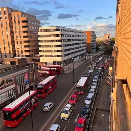 Private Double Bedroom In Hounslow Near Heathrow Лондон Экстерьер фото